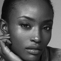 Alicia Burke Nøgen