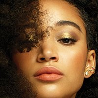 Amandla Stenberg Nøgen