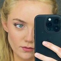 Amelia Kenworthy Nøgen