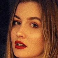 Amelia Perrin Nøgen