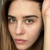 Angela Nikolau Nøgen
