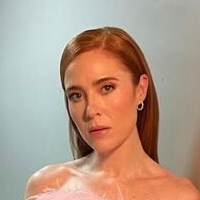 Angela Scanlon Nøgen