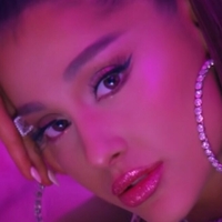 Ariana Grandes Nøgen