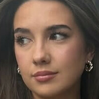 Bella Hill Nøgen