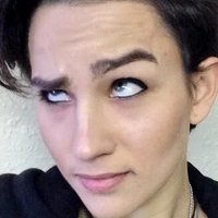 Bex Taylor-Klaus Nøgen