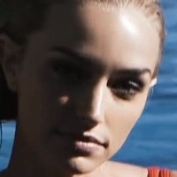 Brianne Howey Nøgen
