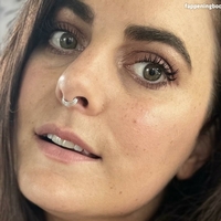 Cassia Grace Nøgen