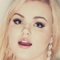 Catherine Ellis Nøgen