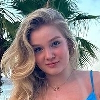 Chiara Tews Nøgen