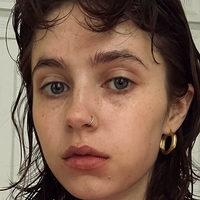 Clairo Nøgen