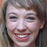 Clare McNulty Nøgen