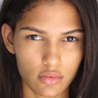 Cris Urena Nøgen