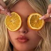 Dominique Elwes Nøgen