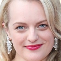 Elisabeth Moss Nøgen