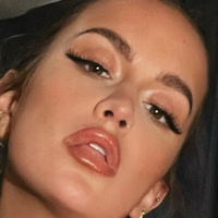 Ellie Robinson Nøgen