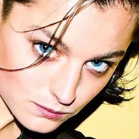 Emma Corrin Nøgen