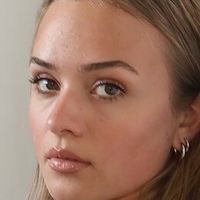 Emma Hunter Sumgoodeats Nøgen