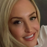 Emma Louise Jones Nøgen