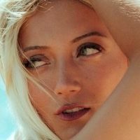 Hello__iris Nøgen