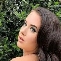 Holly Luyah Nøgen