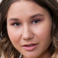 Jia Amalia Nøgen