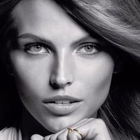 Karlina Caune Nøgen