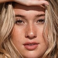 Kayla Azjones Nøgen