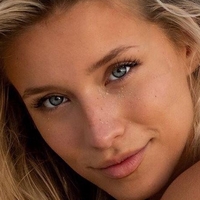 Kenzi Hope Nøgen