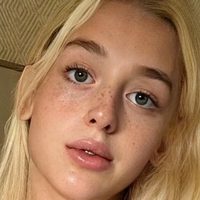 kenziereena Nøgen
