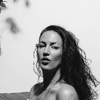 Kinnie Starr Nøgen