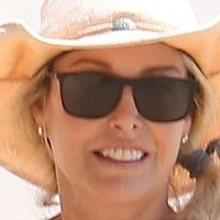 Linda Holliday Nøgen