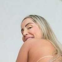 Mari Freitas Nøgen