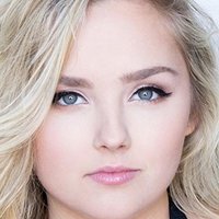 Mia Rose Nøgen