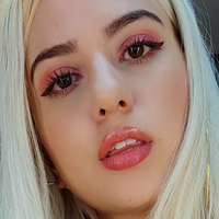 Mia Violet Nøgen
