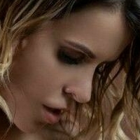 Model Sharona Nøgen