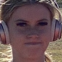 Riley Nuttall Nøgen