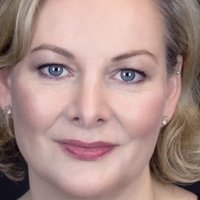 Sara Stewart Nøgen