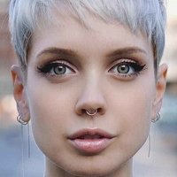 Sara X Mills Nøgen