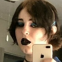 Scarlet Skeie Nøgen