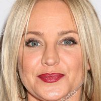 Sharon Case Nøgen