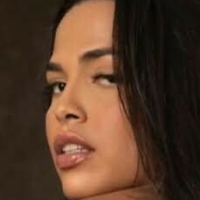 Tay Oliveira Nøgen