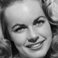 Terry Moore Nøgen