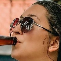 ThisMamaDrinks Nøgen