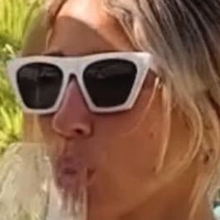 Vicky Justiz Nøgen